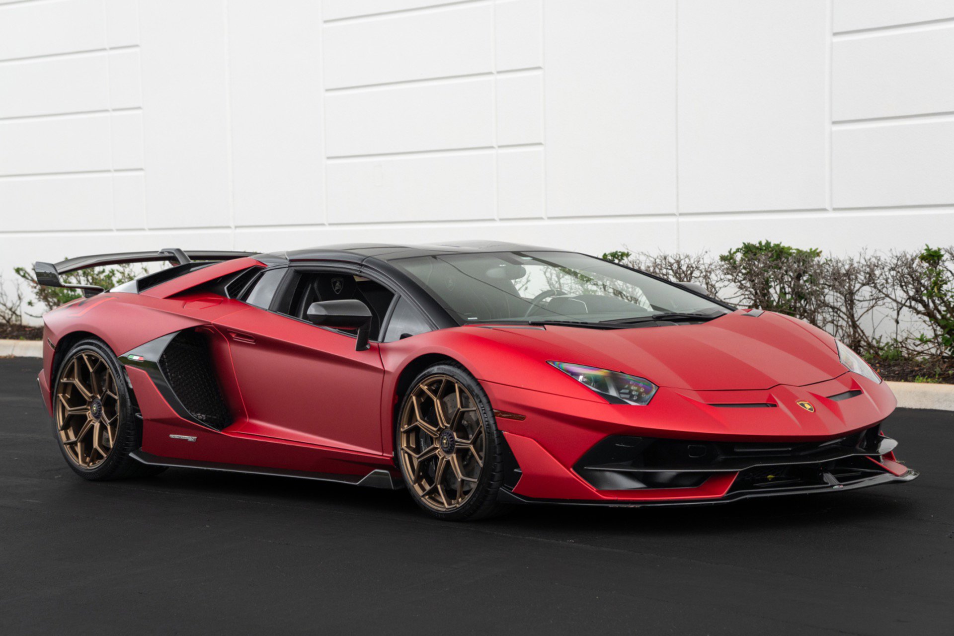 Used 2021 Lamborghini Aventador SVJ AWD/4WD image 4