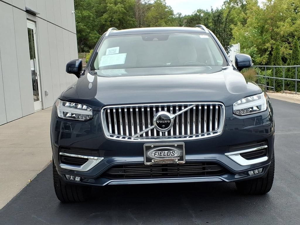 Certified 2022 Volvo XC90 T6 Inscription w/ Advanced Package AWD/4WD image 2