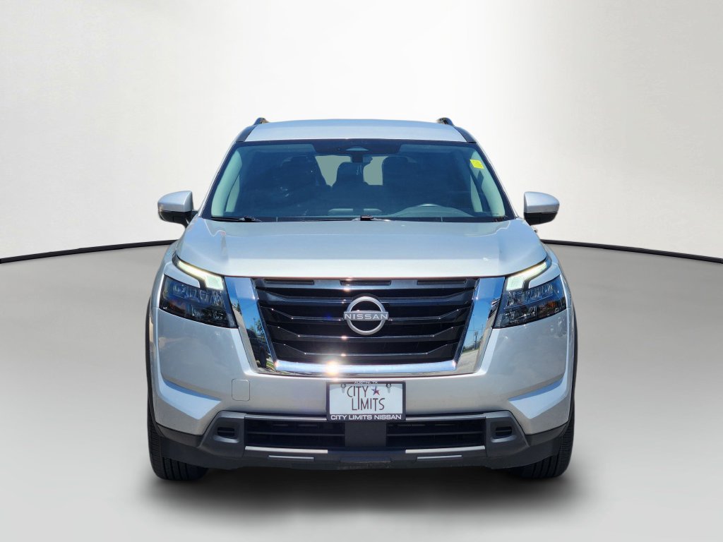 Used 2025 Nissan Pathfinder SV AWD/4WD image 2