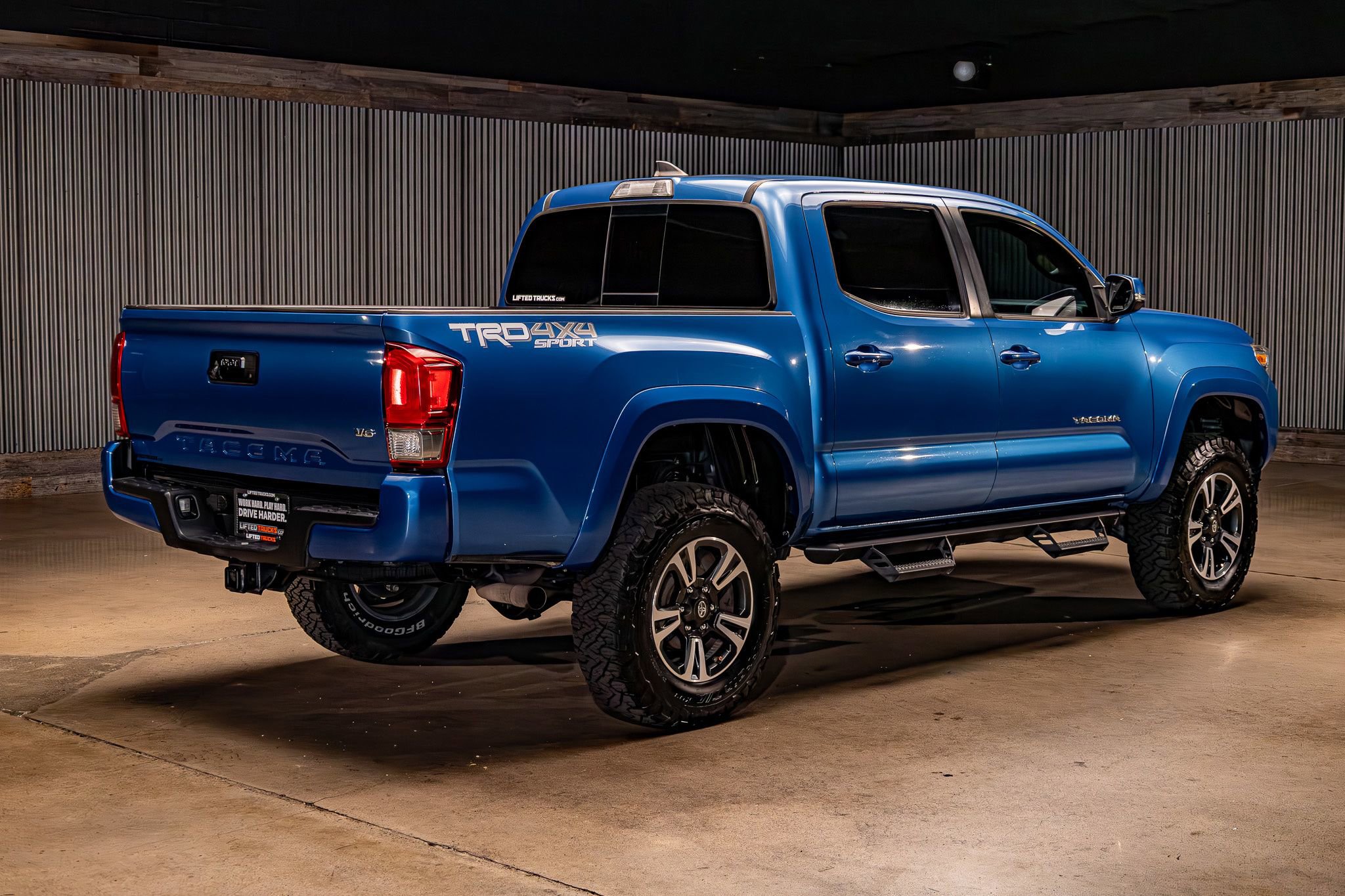 Used 2017 Toyota Tacoma TRD Sport w/ Tow Package image 9