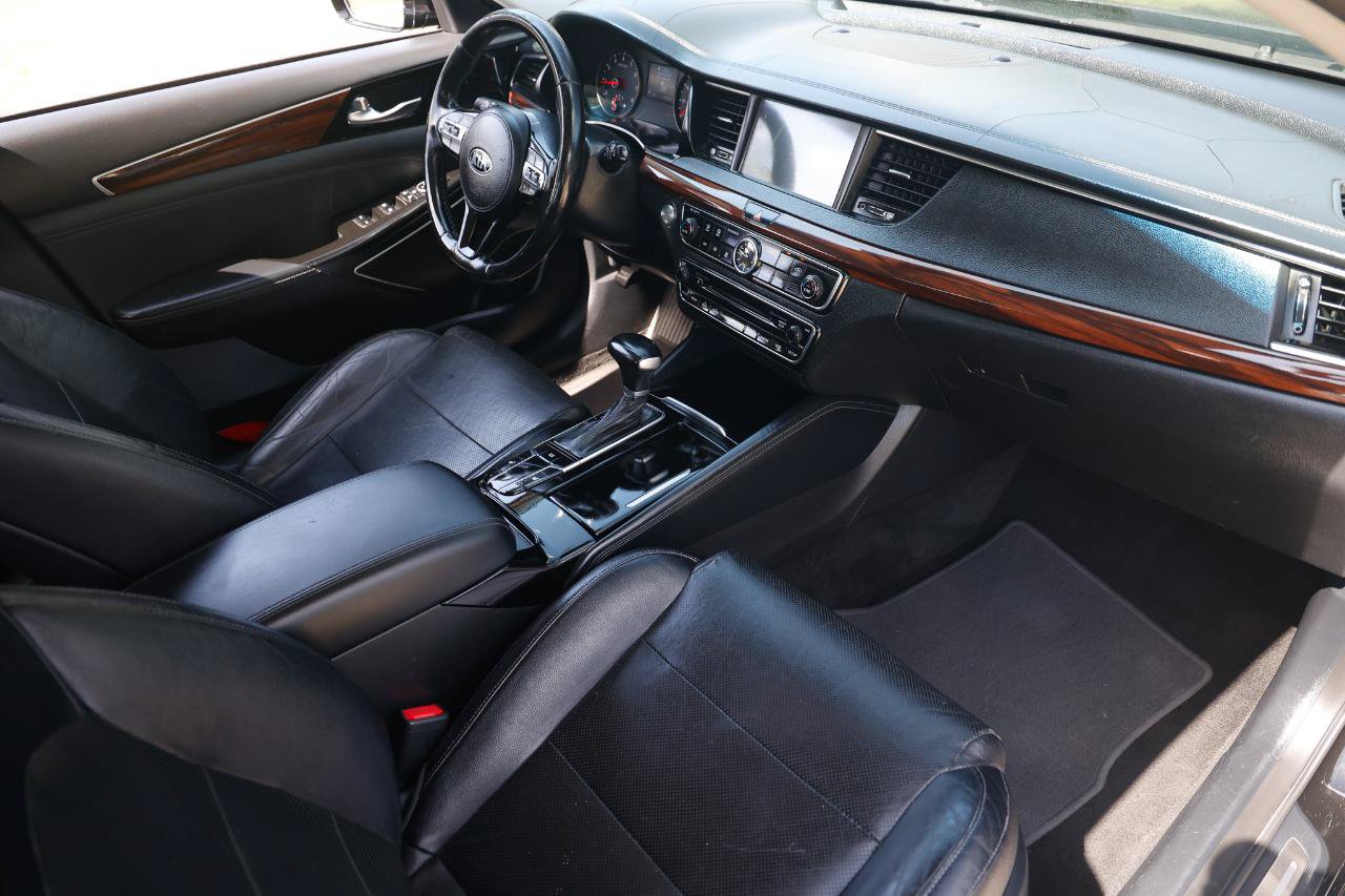 Used 2017 Kia Cadenza Premium w/ Luxury Package FWD image 16
