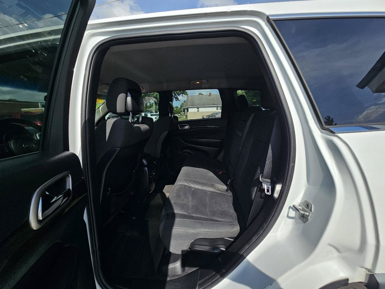 Used 2013 Jeep Grand Cherokee Laredo w/ Laredo E Group AWD/4WD image 22