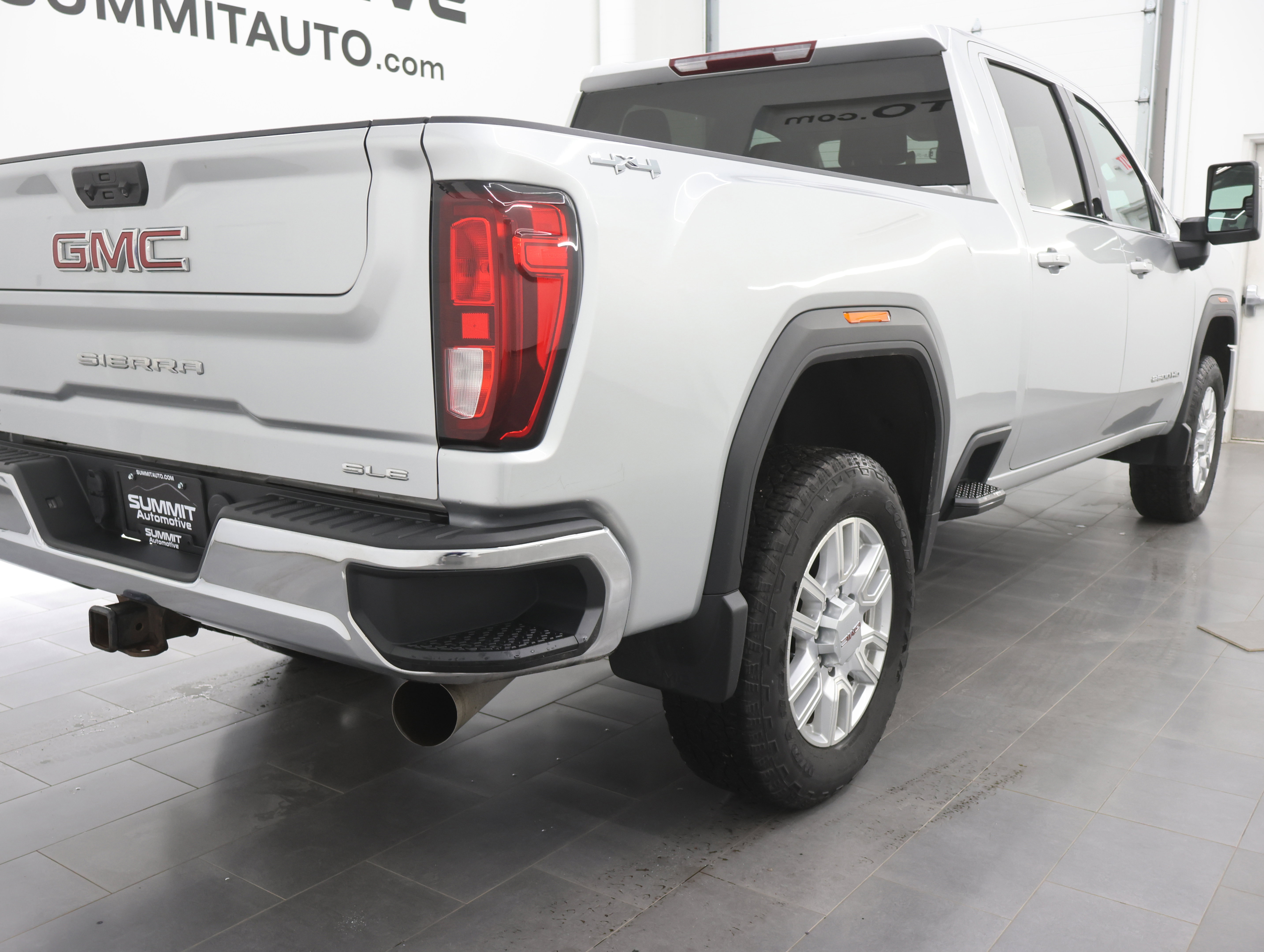 Used 2023 GMC Sierra 2500 SLE w/ SLE Convenience Package image 4