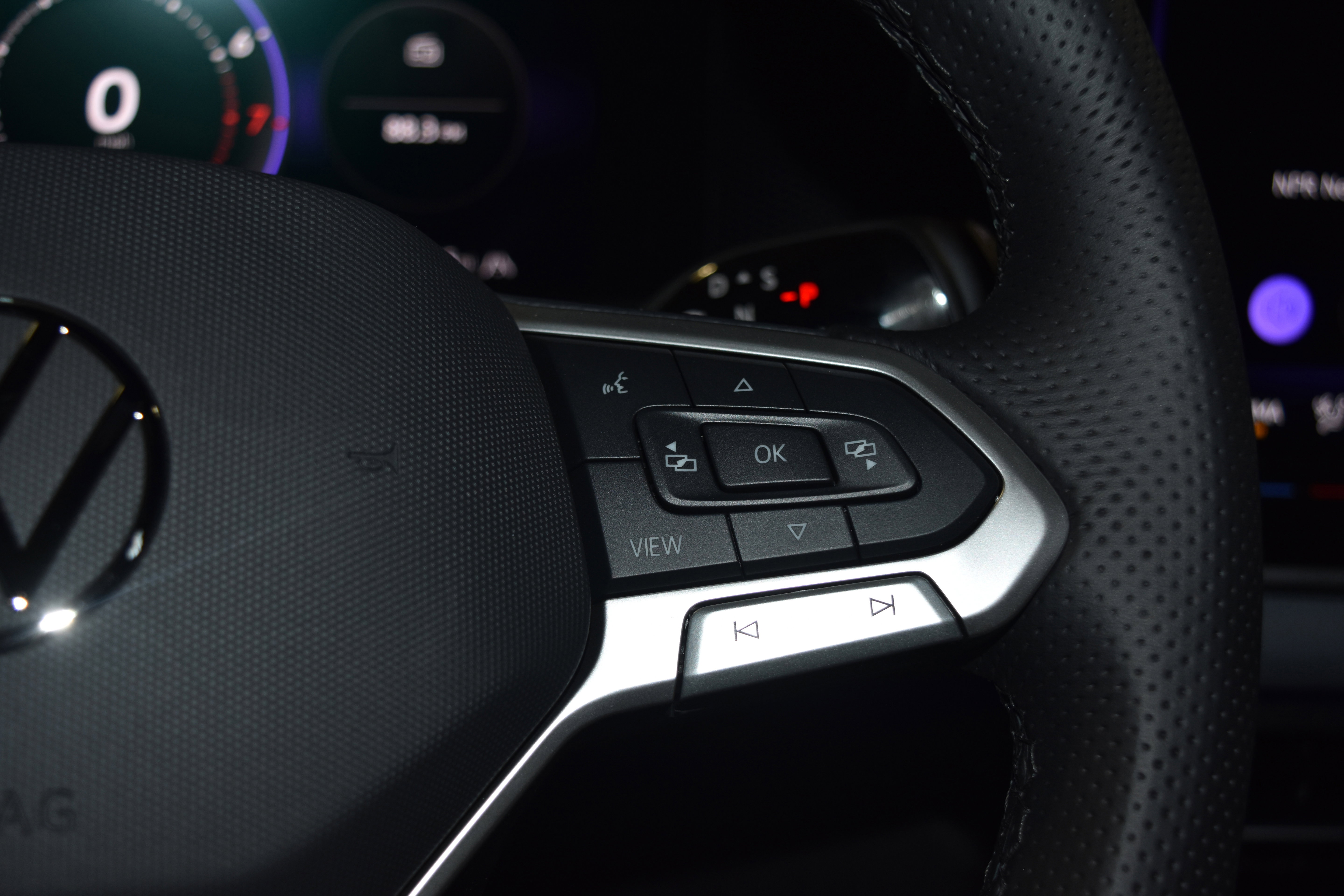 New 2026 Volkswagen Tiguan SE R-Line image 9