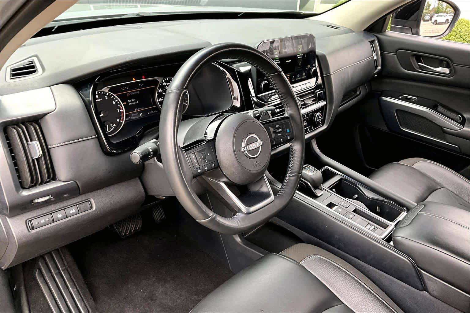 Used 2023 Nissan Pathfinder SL FWD image 16