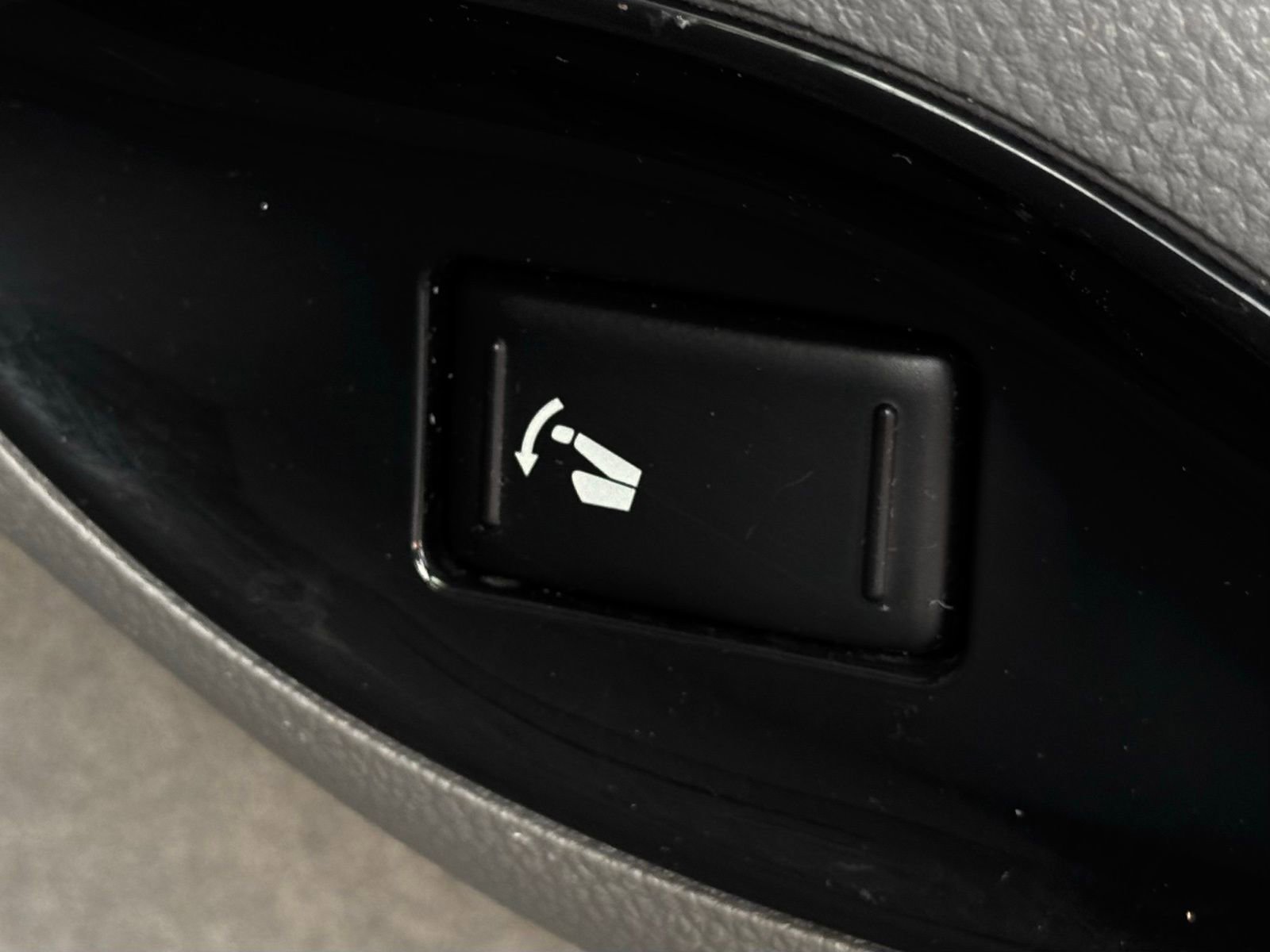 Used 2016 INFINITI QX50 2WD w/ Premium Plus Package image 51