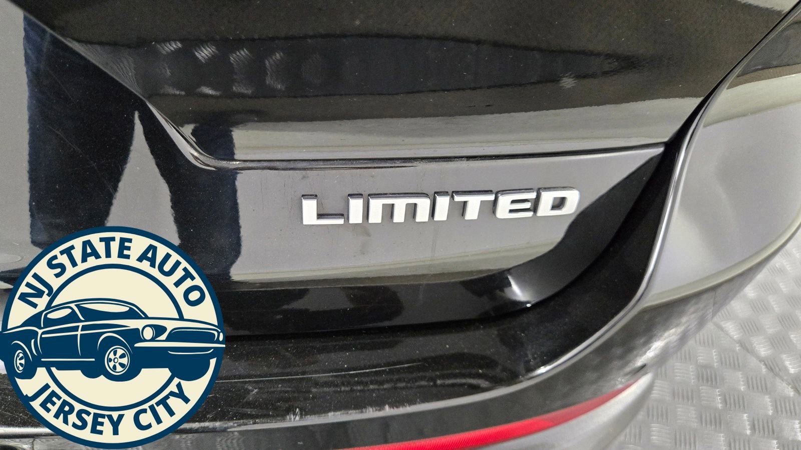 Used 2024 Jeep Grand Cherokee L Limited w/ Luxury Tech Group II image 32