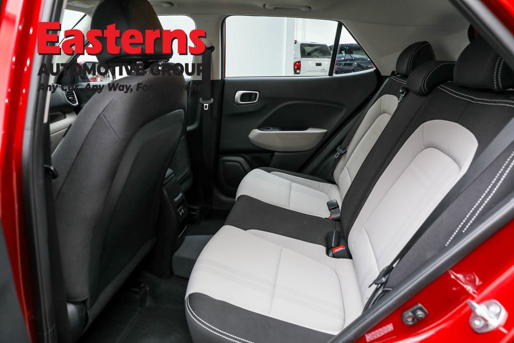 Used 2024 Hyundai Venue SEL image 22