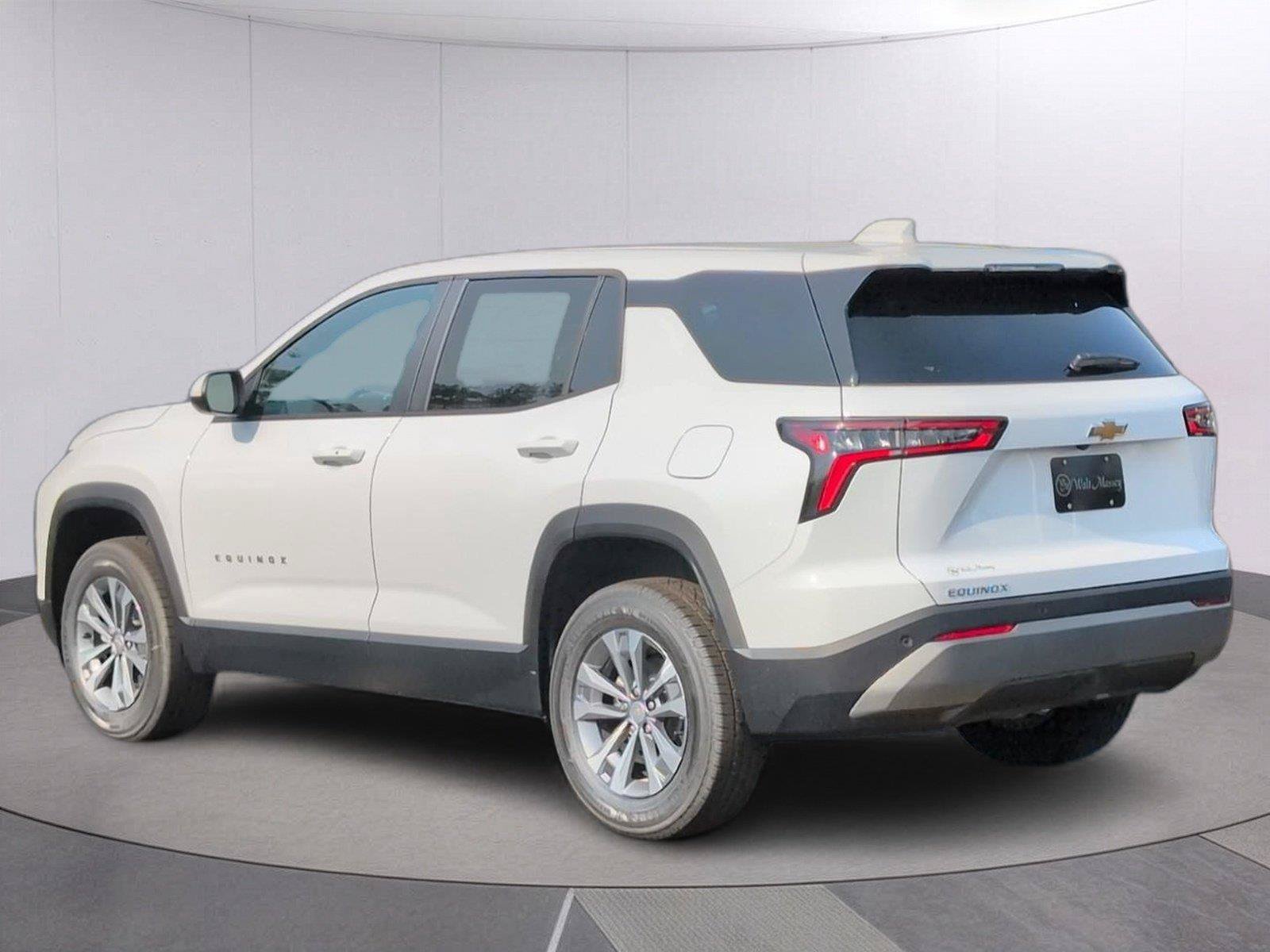 New 2027 Chevrolet Equinox LT w/ Convenience Package II FWD image 3