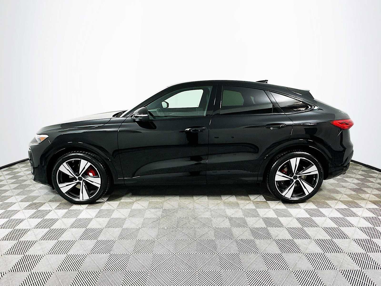 New 2026 Audi SQ5 Premium Plus AWD/4WD image 4