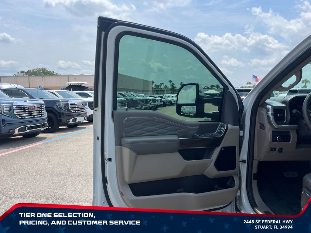 Used 2025 Ford F250 Platinum w/ Platinum Plus Package AWD/4WD image 11