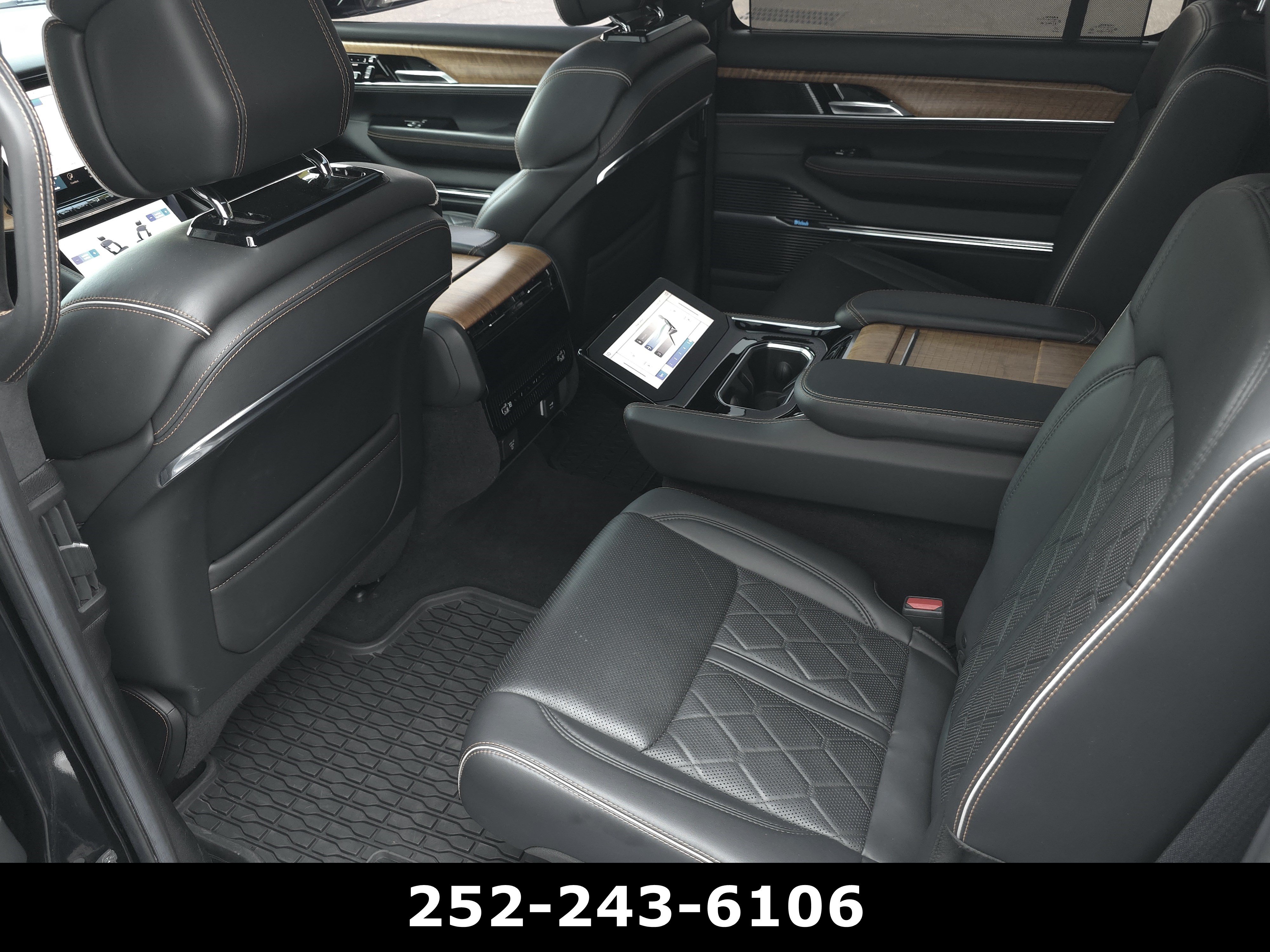 Used 2023 Jeep Grand Wagoneer Series III AWD/4WD image 38