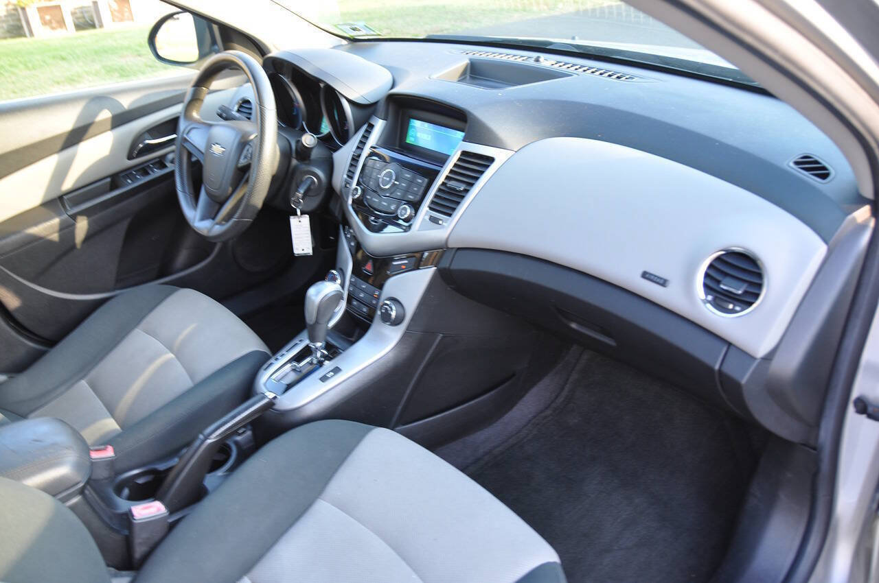 Used 2012 Chevrolet Cruze LS w/ Connectivity Package FWD image 29