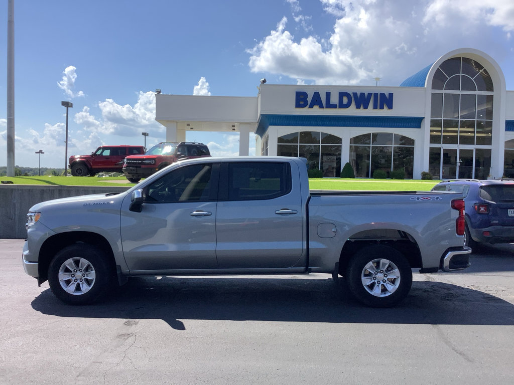 Used 2025 Chevrolet Silverado 1500 LT AWD/4WD image 4