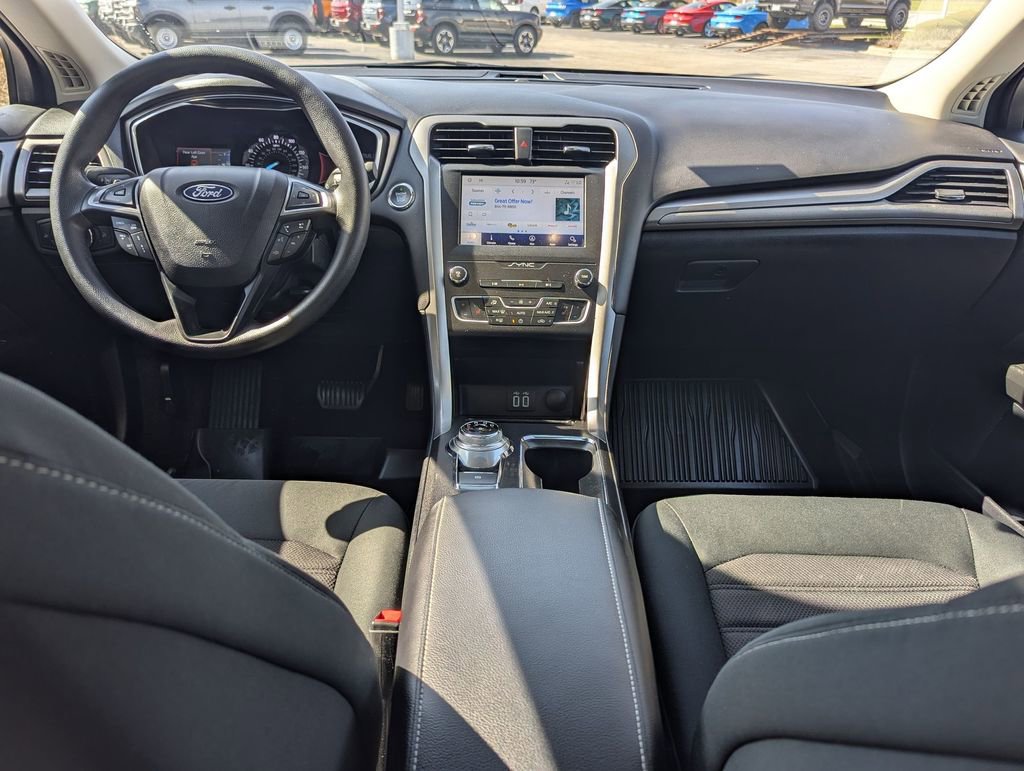 Used 2020 Ford Fusion SE image 24