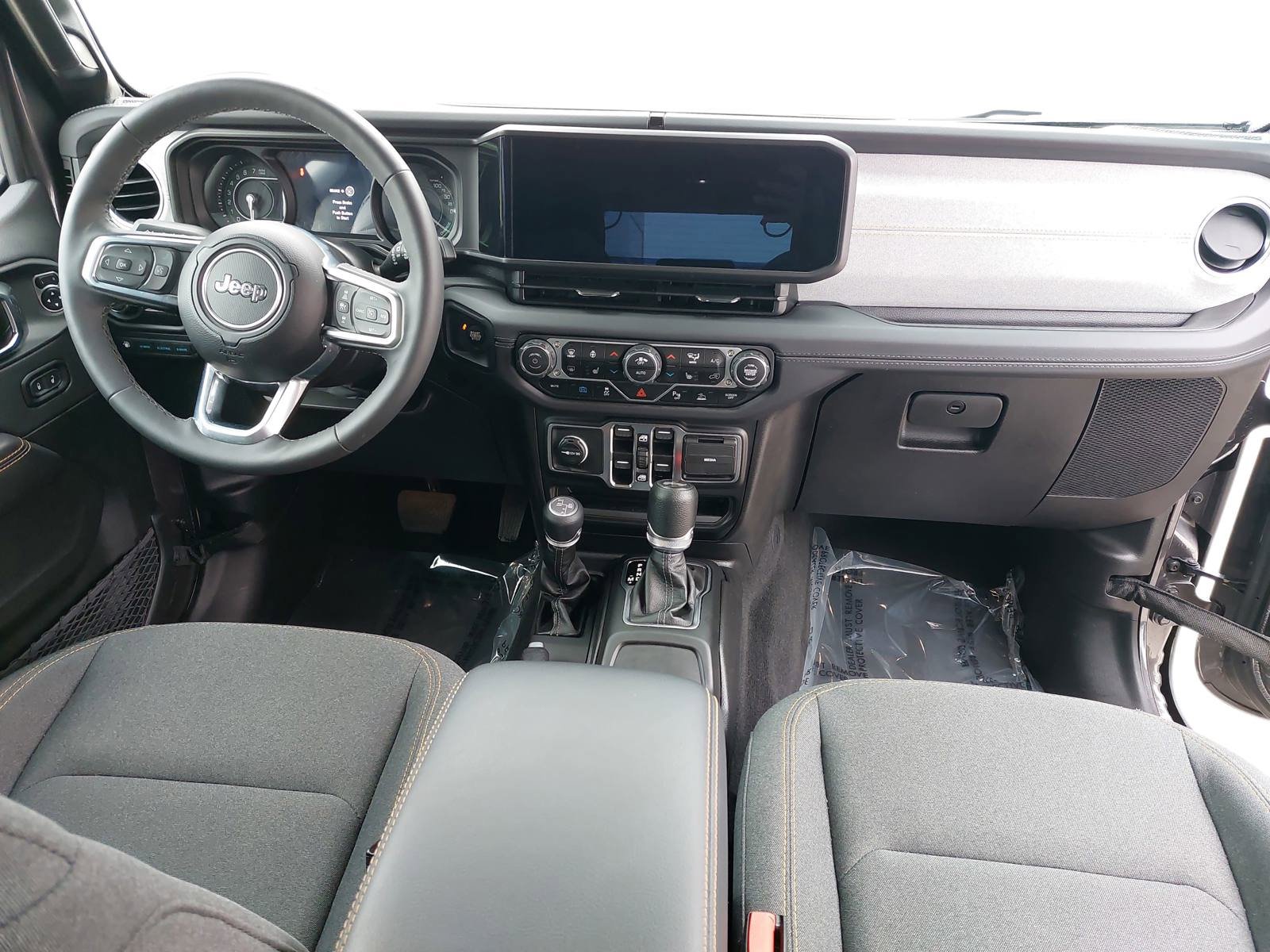 Used 2025 Jeep Wrangler Unlimited Sahara w/ Safety Group AWD/4WD image 9
