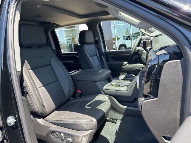 New 2025 GMC Sierra 3500 Denali w/ Denali Reserve Package image 17