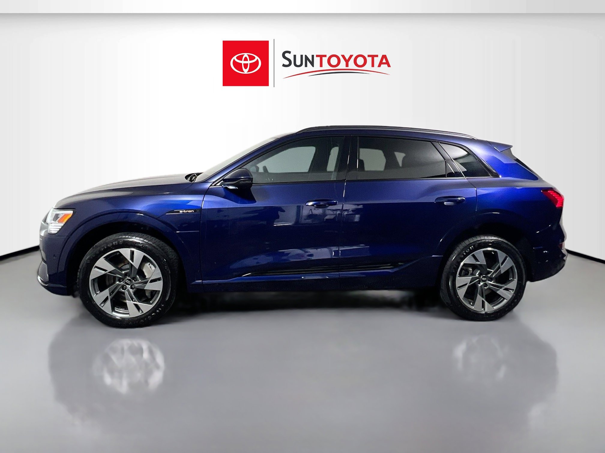 Used 2022 Audi e-tron Premium w/ Convenience Plus Package image 7