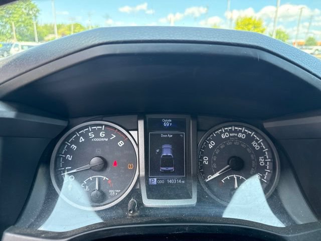 Used 2017 Toyota Tacoma TRD Sport w/ Tow Package (A/T) AWD/4WD image 13
