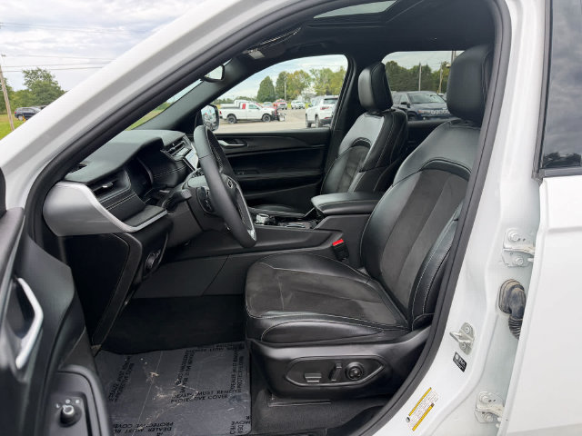 Used 2023 Jeep Grand Cherokee L Laredo AWD/4WD image 9