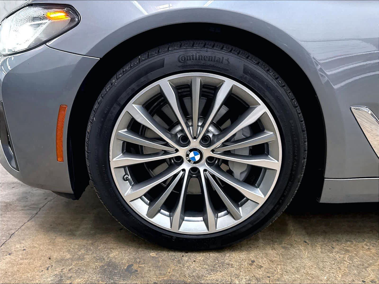 Used 2023 BMW 530i w/ Premium Package RWD image 12