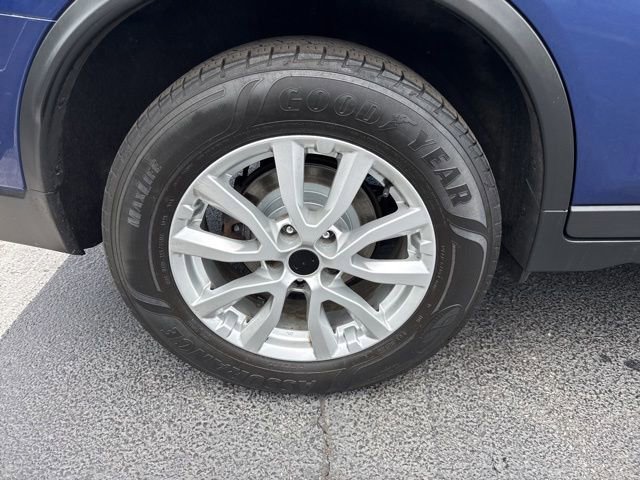 Used 2018 Nissan Rogue SV w/ Premium Package AWD/4WD image 9