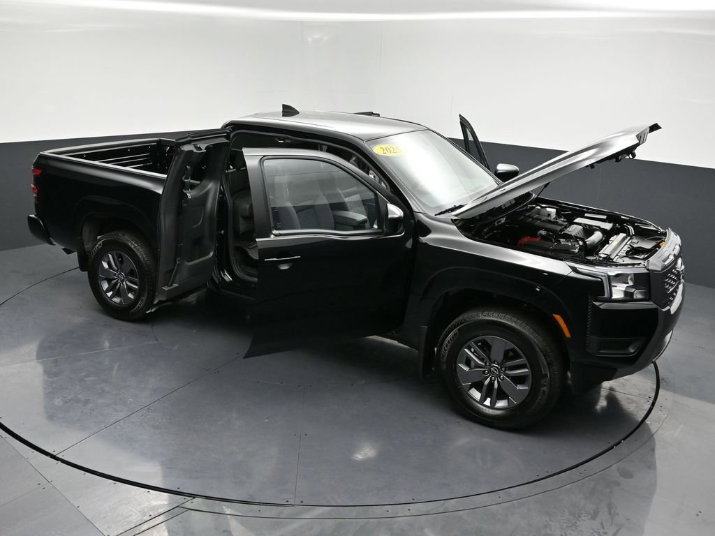 Used 2025 Nissan Frontier SV image 30