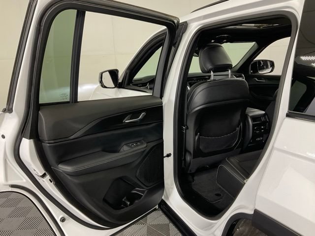 Used 2023 Jeep Grand Cherokee Altitude AWD/4WD image 33