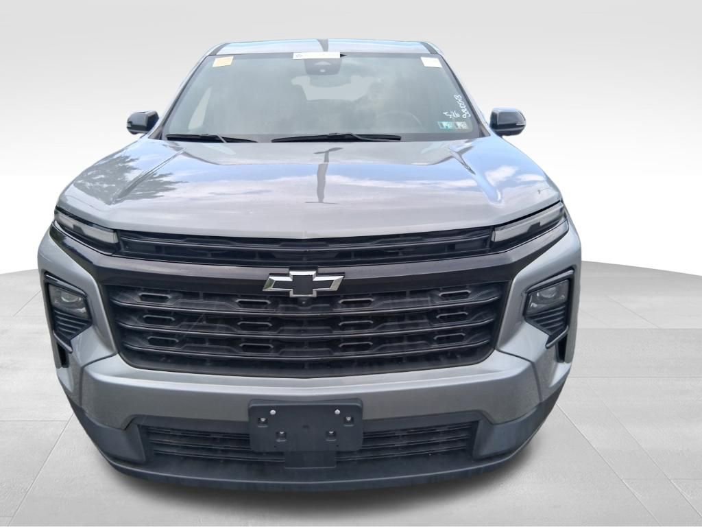 Used 2024 Chevrolet Traverse LS w/ Midnight/Sport Edition FWD image 2