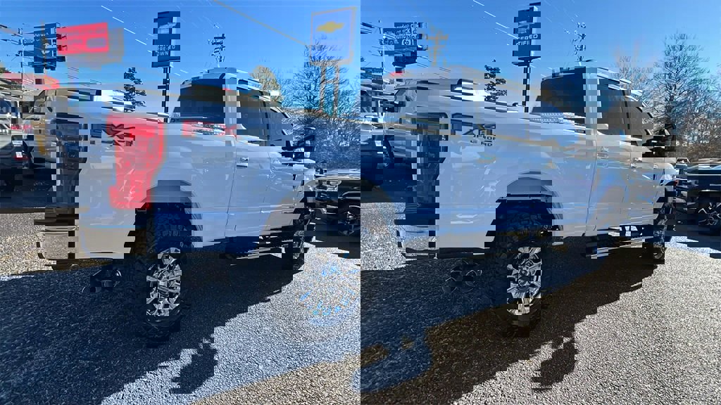 Used 2019 Ford F250 XLT w/ XLT Premium Package image 5