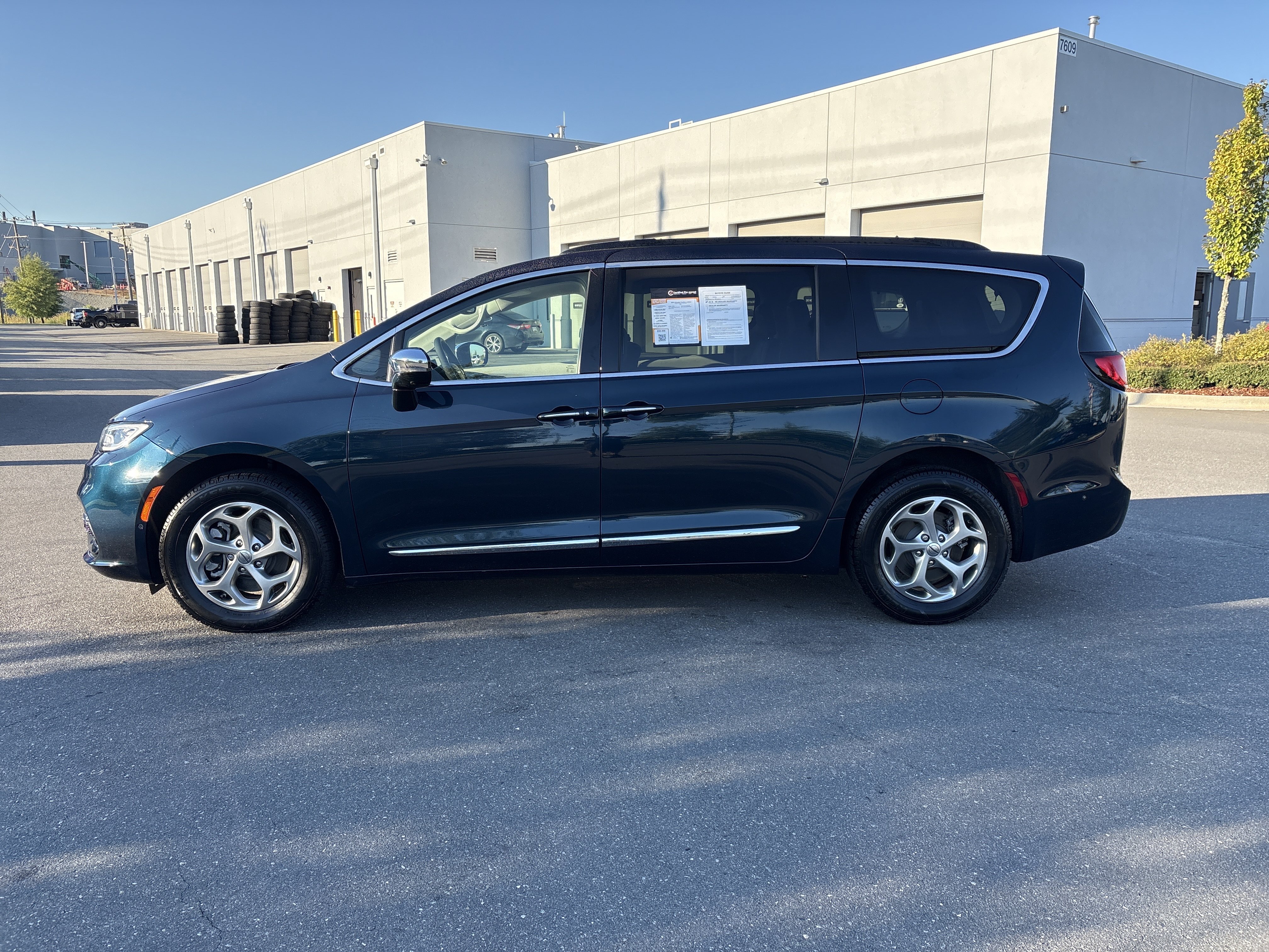 Used 2023 Chrysler Pacifica Limited w/ Uconnect Theater Family Group AWD/4WD image 6