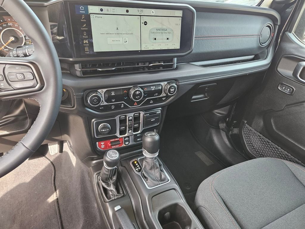 Used 2025 Jeep Wrangler Unlimited Rubicon AWD/4WD image 19