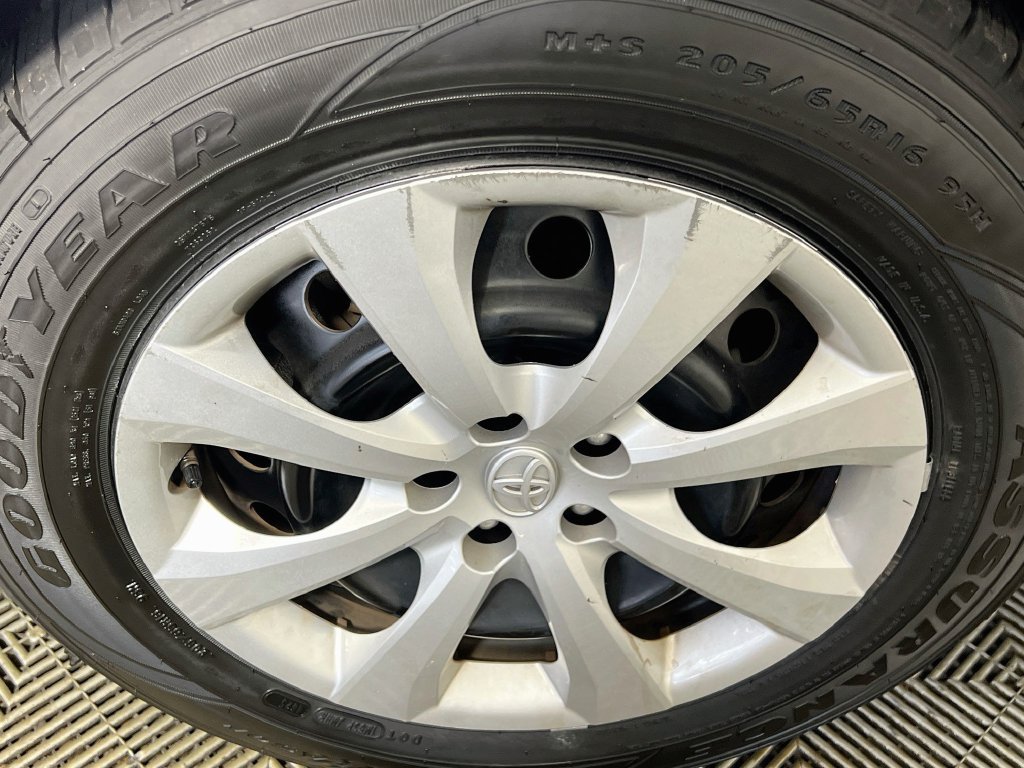 Used 2025 Toyota Corolla LE FWD image 11