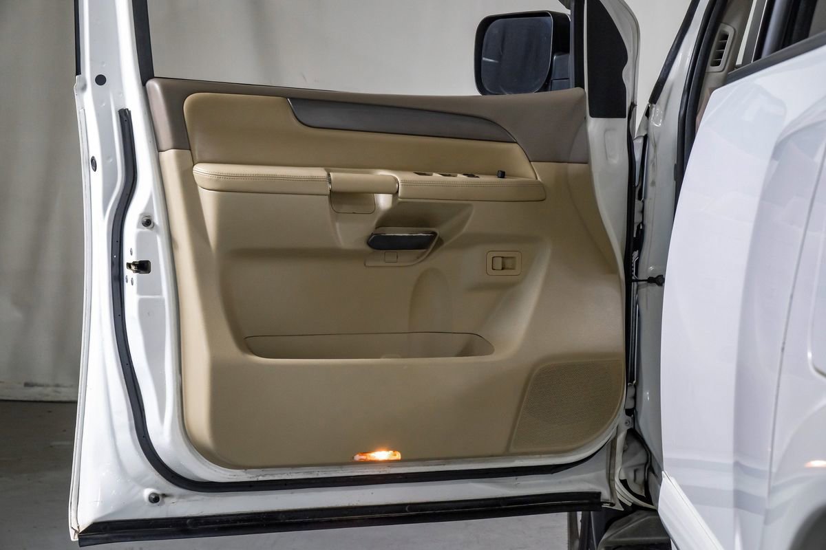 Used 2012 Nissan Armada SV image 31