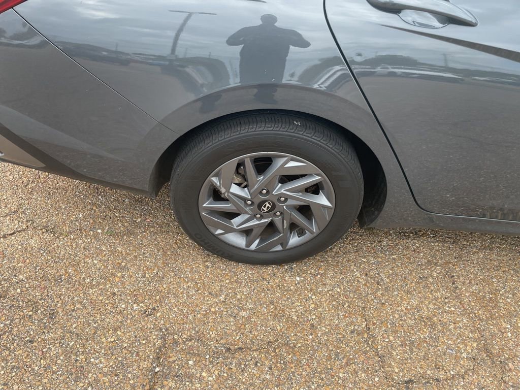 Used 2024 Hyundai Elantra SEL image 8