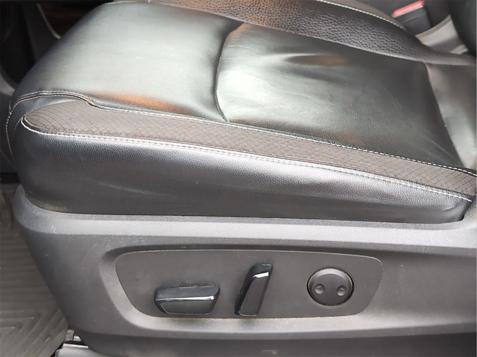 Used 2022 Nissan Pathfinder SL w/ SL Premium Package image 14