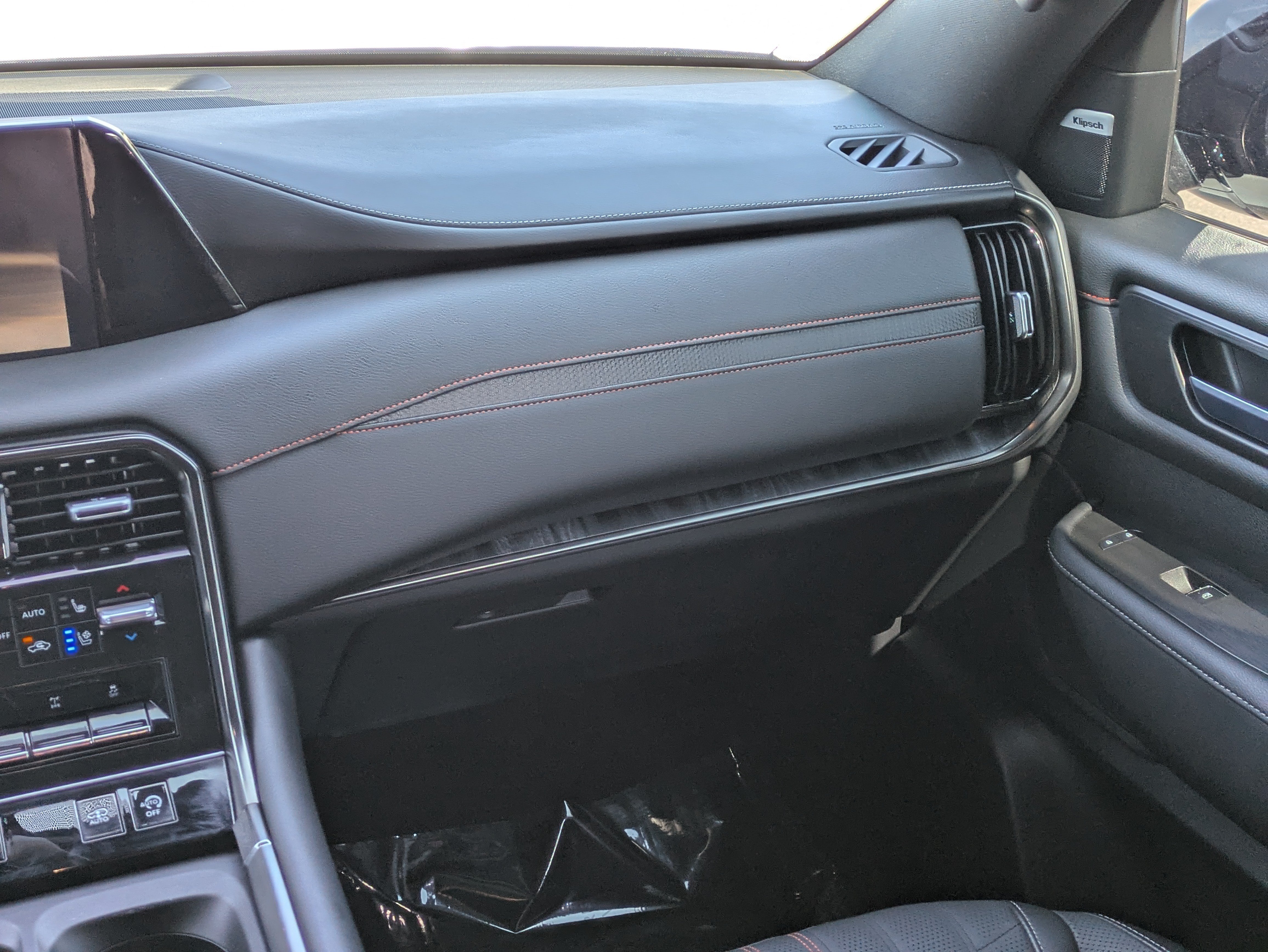 Used 2025 Nissan Armada PRO-4X w/ Pro-4X Premium Package AWD/4WD image 19