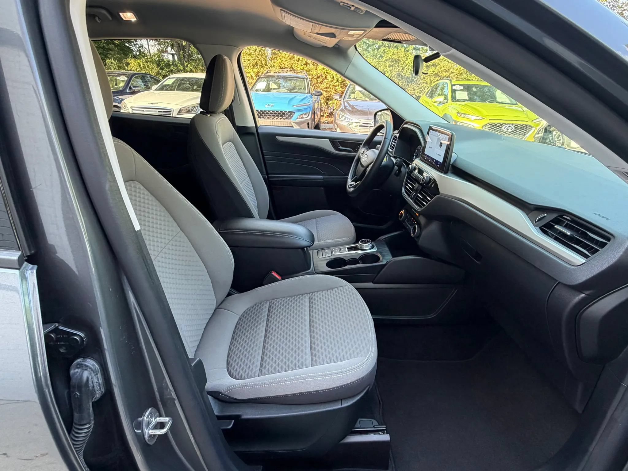 Used 2022 Ford Escape SE w/ Cold Weather Package FWD image 9