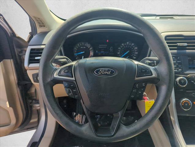 Used 2015 Ford Fusion SE FWD image 11