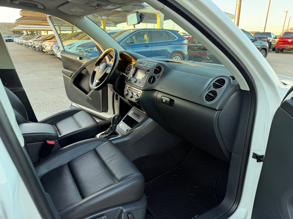 Used 2014 Volkswagen Tiguan SEL FWD image 16