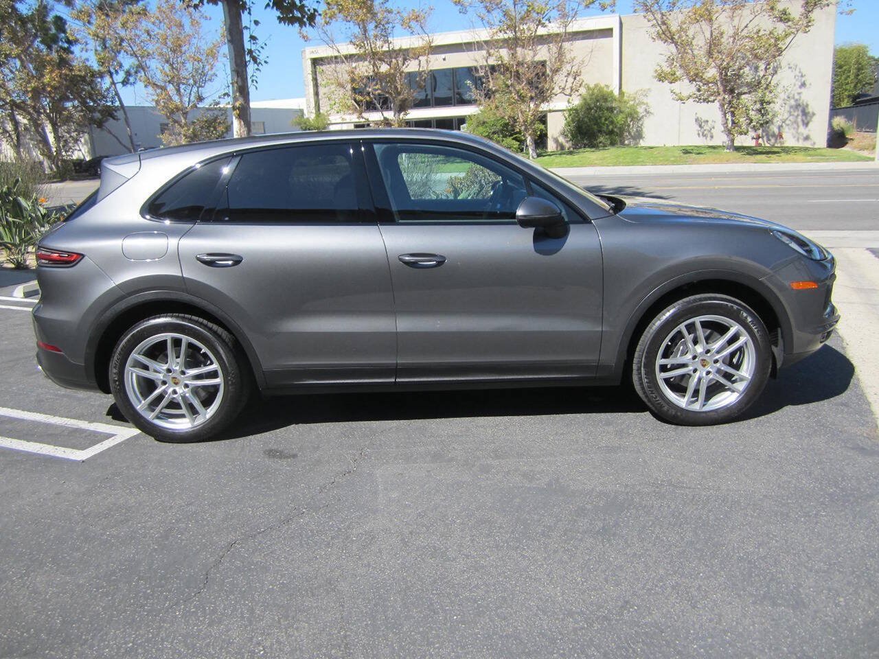 Used 2019 Porsche Cayenne AWD/4WD image 2