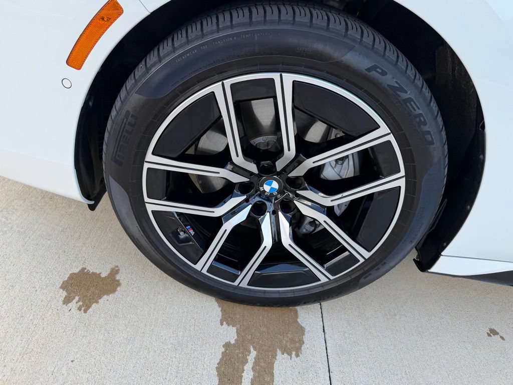 Used 2025 BMW 740i xDrive w/ Premium Package AWD/4WD image 11