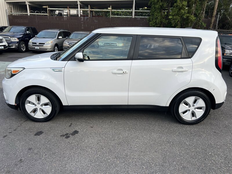 Used 2015 Kia Soul EV FWD image 2