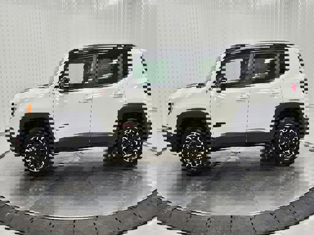 Used 2023 Jeep Renegade Trailhawk image 2