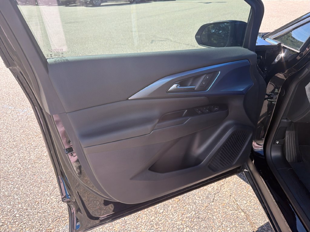 New 2026 Chevrolet Equinox EV LT AWD/4WD image 11