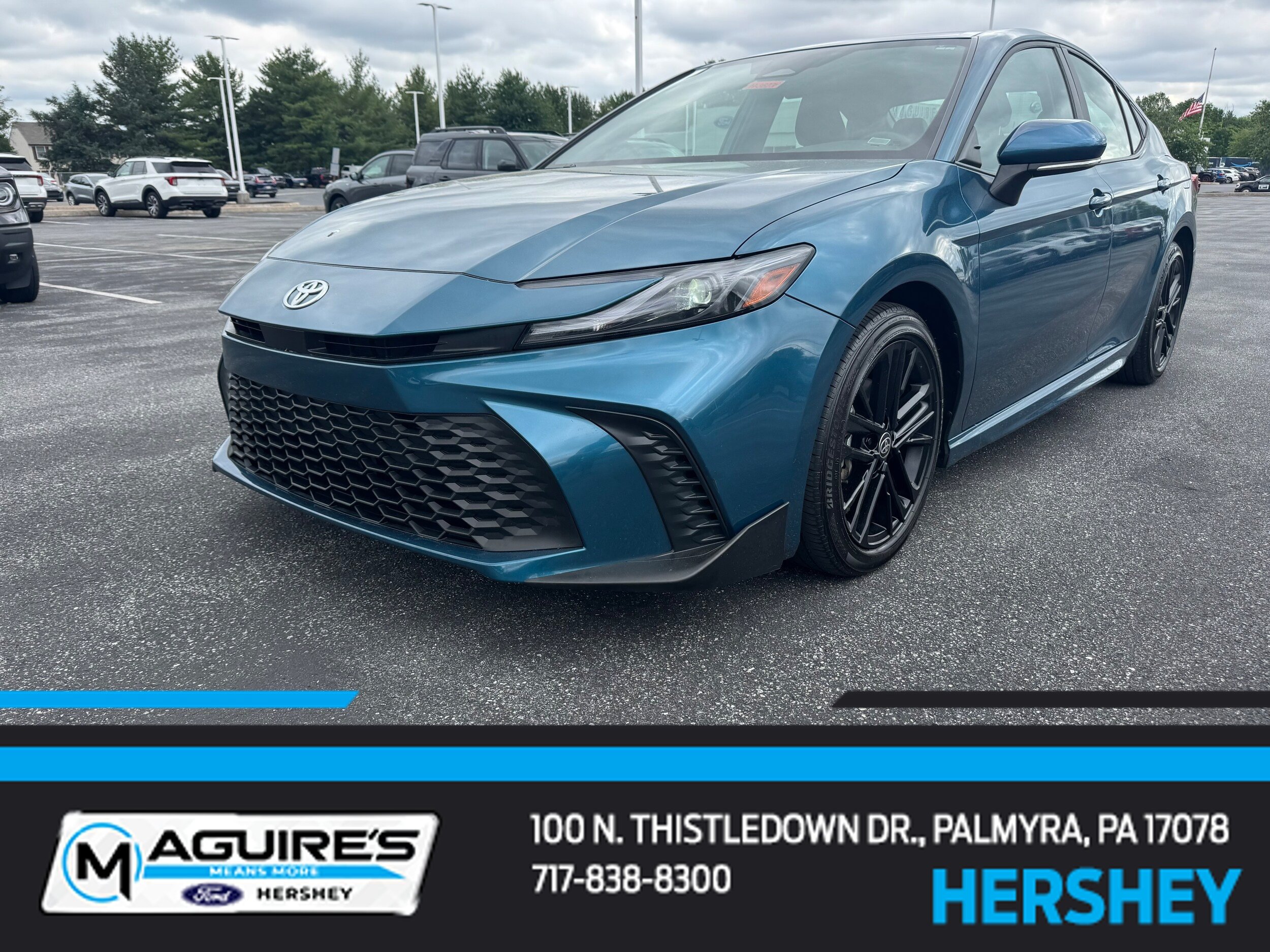 Used 2025 Toyota Camry SE FWD image 1