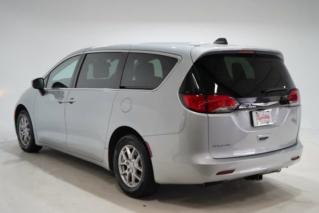 Used 2023 Chrysler Voyager LX FWD image 6