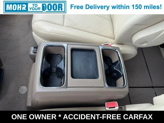 Used 2010 Chrysler Town & Country Limited w/ Entertainment Group #3 FWD image 28