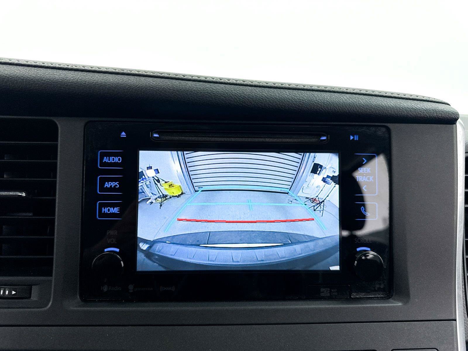 Used 2017 Toyota Sienna SE Premium FWD image 11