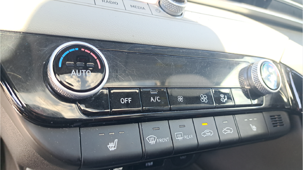 Used 2024 Hyundai Elantra Limited FWD image 35
